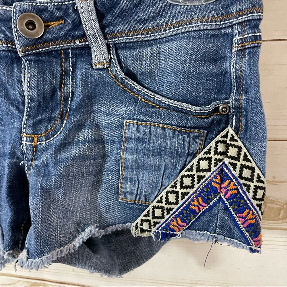 Mudd Low Rise Aztec Print Denim jean shorts - Picture 8 of 8